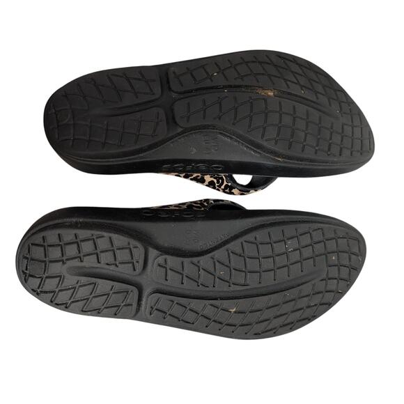 Oofos Oolala Sandals Womens 10 Leopard Recovery Thong Cushion Plantar Fasciitis - Picture 6 of 7
